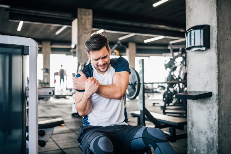 Man injured at the gym and needs sports massage in manchester