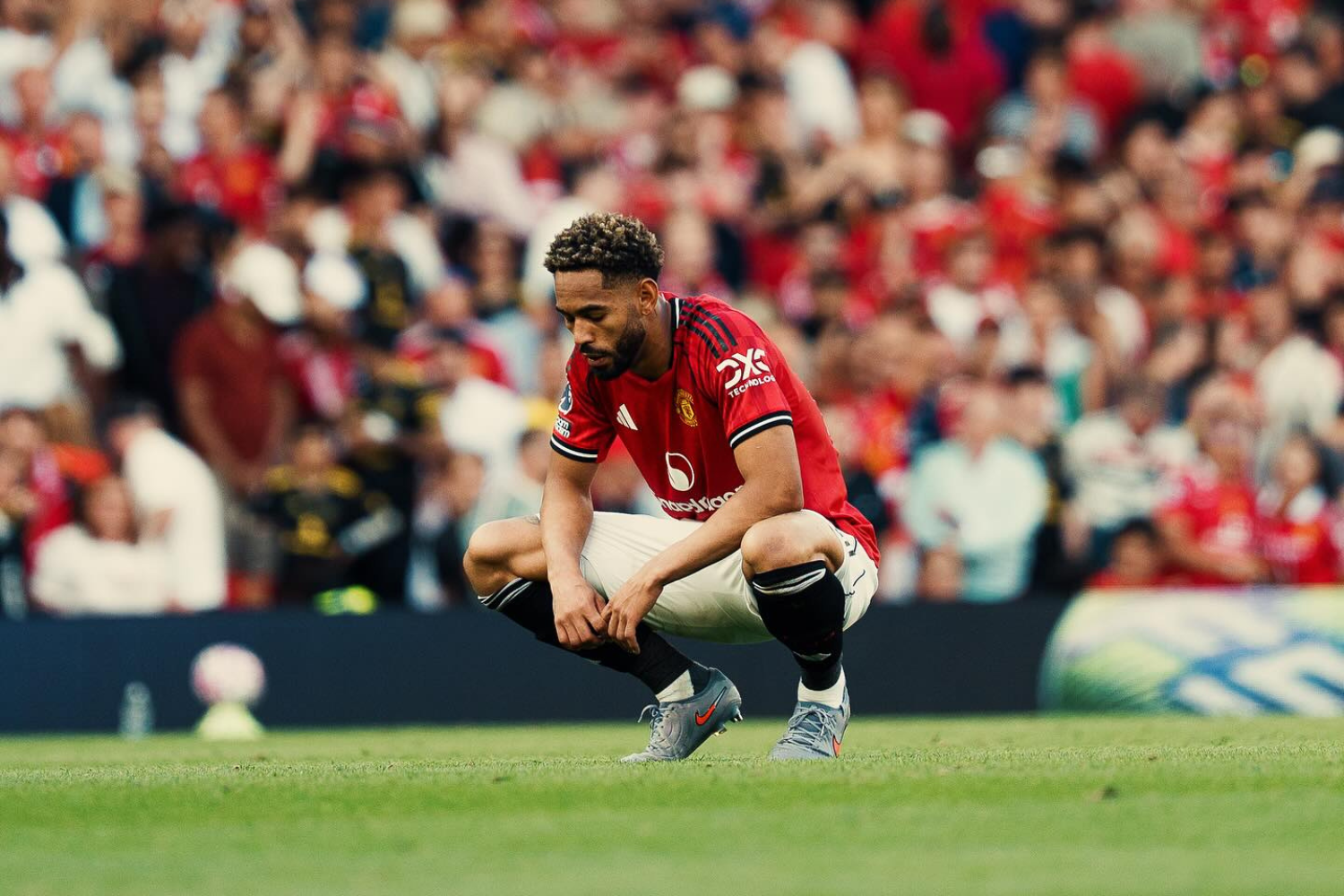Cunha looking injuered in man united match needing sports rehab