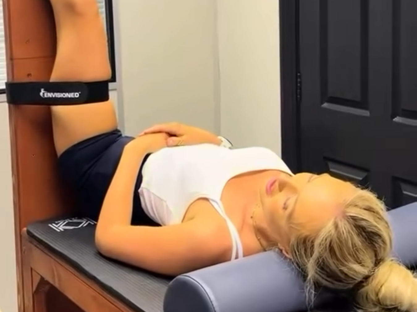 Hekas Muscle stretching device for thight hip flexors treatment