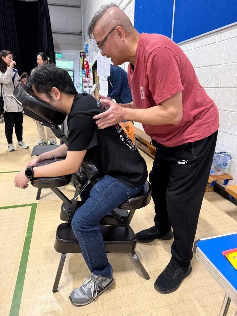 Hekas at the UK Mahjong Championship: 3 Secrets to Beating Sitting-Induced Aches and Back Pain 4 Hekas professional pain relief station providing effective back pain treatment Manchester players used during championship